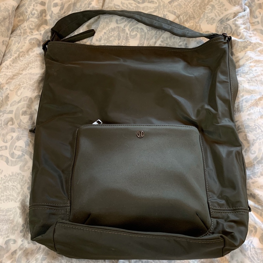 Lululemon olive tote bag